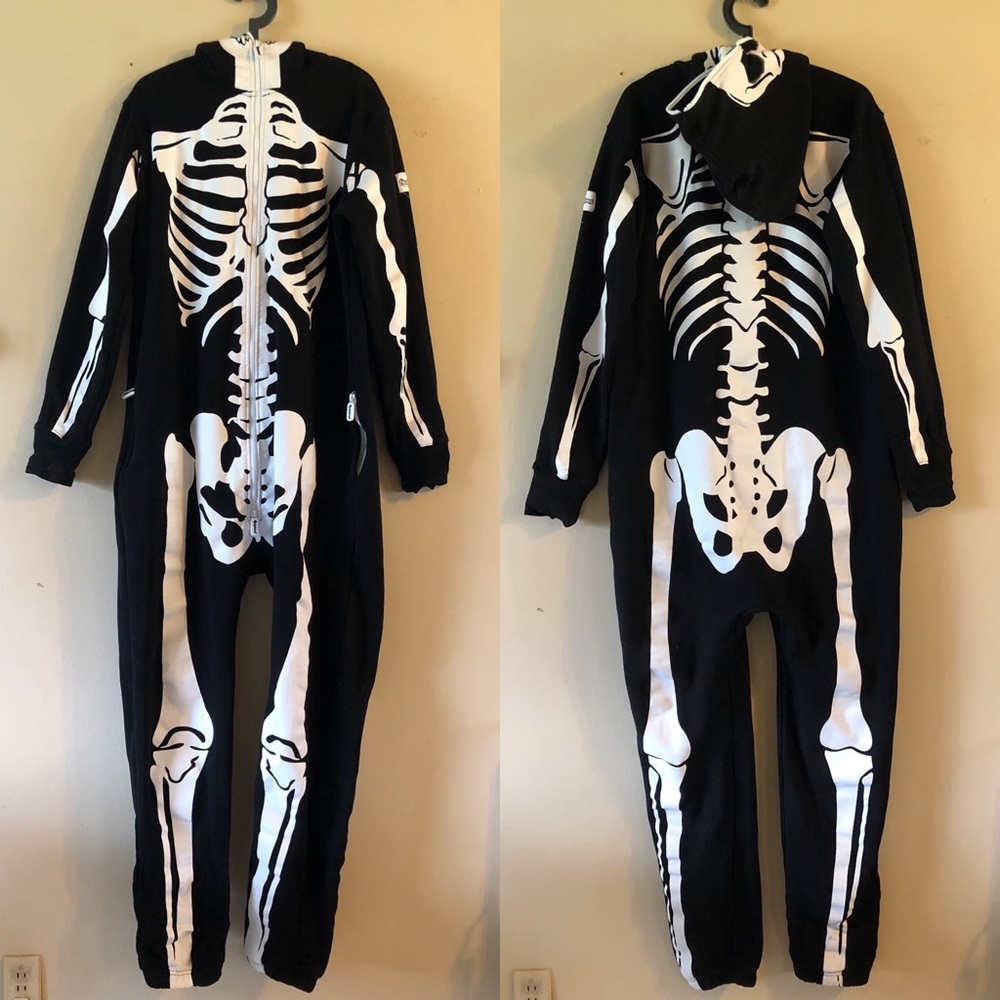 Super spooky Tipsy Elves skeleton onesie 💀